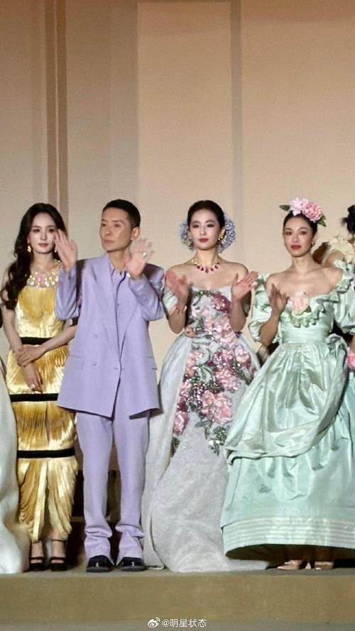 朱桢和明星合影_张慕童和明星合影_女明星合影照