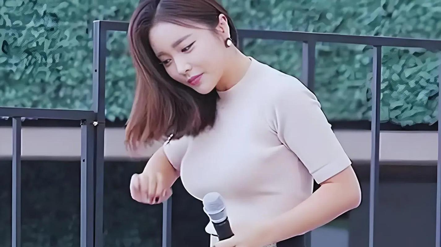 揭秘可爱微胖的韩国女明星：从表情包看其魅力