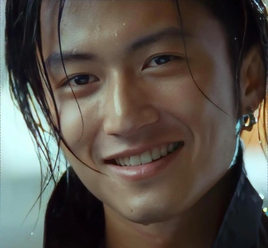 谢霆锋 央视文娱 人民文娱 _谢霆锋淡出娱乐圈_ 谢霆锋 演艺事业 爱国情怀