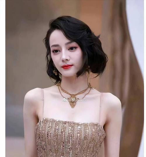 汗毛多的女明星上热搜？红毯生图暴露真实状态，这才是法式慵懒美