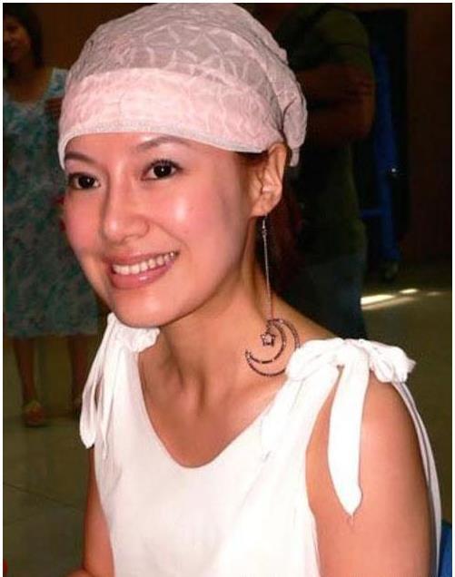 女明星做假_娱乐圈假唱假学历假身高_娱乐圈假脸假作品假年龄