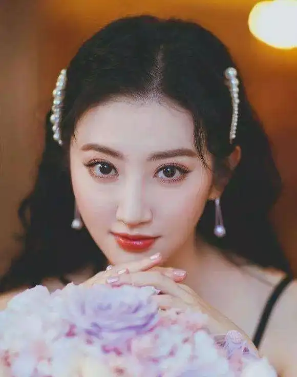 娱乐圈天生富贵相女星_朱珠陈红袁咏仪郭晶晶景甜_旺夫面相的女明星