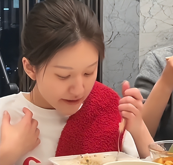 33岁迪丽热巴生病现状_明星热点迪丽热巴,_内娱女明星健康问题