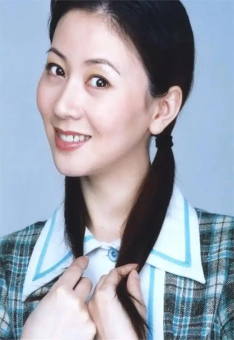 汤加丽艺术人生经历_汤加丽人体艺术写真_中国女明星人体艺术