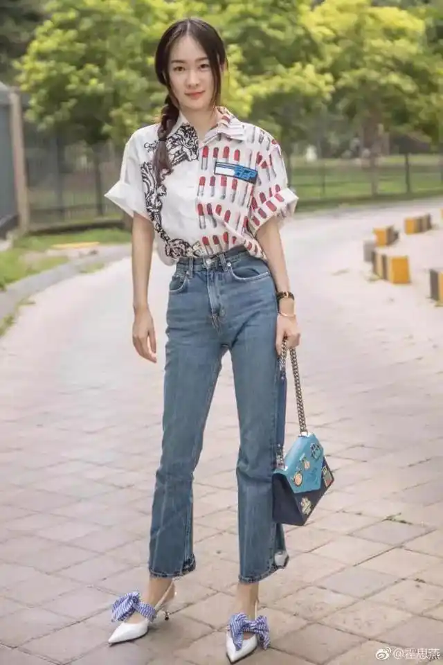 嘴角上扬的女明星_微笑唇教程_Angelababy微笑唇画法